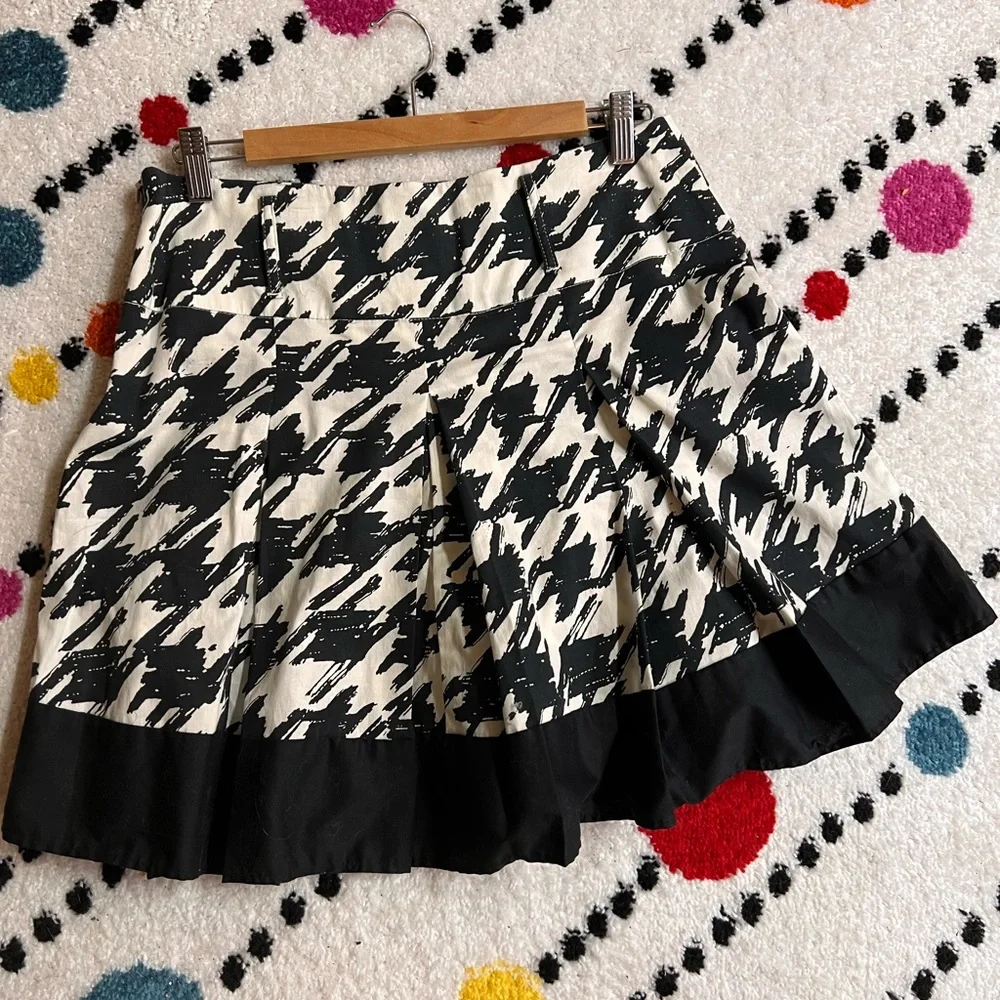 Large houndstooth pattern skirt - Picture 2 of 2